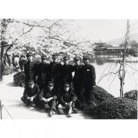 第三高等学校生徒　平安神宮　庭園での記念写真
